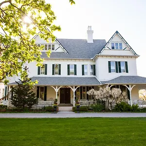 https://grand-victorian.niagara-fallshotels.com